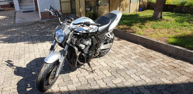 Yamaha FZS600