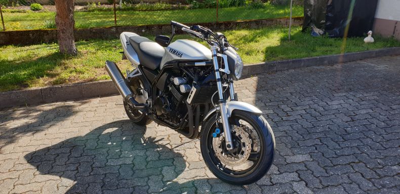 Yamaha FZS600