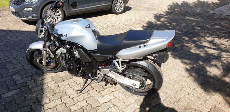 Yamaha FZS600